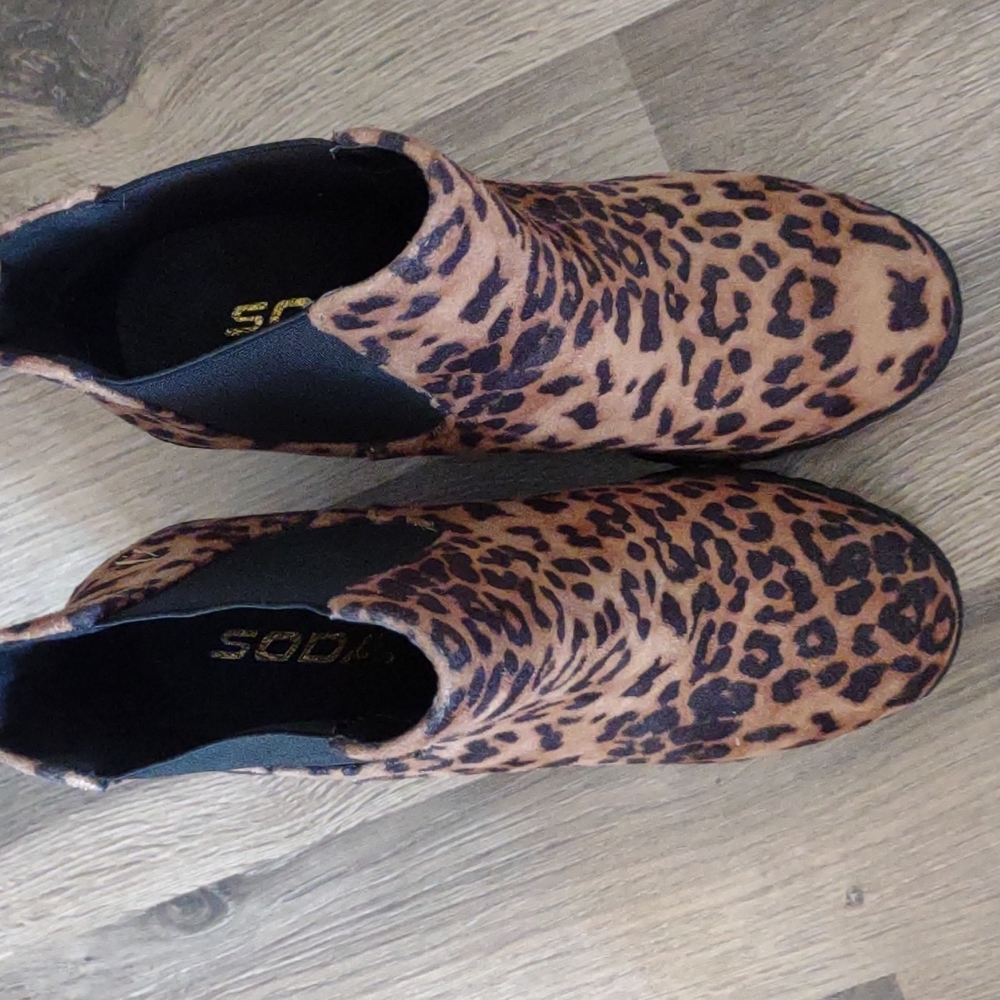 Buckle Leopard Print Boots - Picture 3 of 3